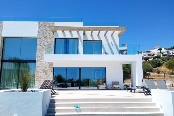 Imagen de la entrada al jardin